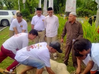 Ketua DPD Partai Gerindra Sumut, Gus Irawan Pasaribu di sela penyembelihan hewan kurban di Sekretariat DPD Gerindra Sumut, Jalan Jendral Sudirman Medan, Sabtu (1/7/2023) sore.