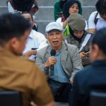 Salah seorang seniman memberikan masukan saat diskusi dengan Walikota Medan, Bobby Nasution di Taman Budaya Medan, Selasa (1/8/2023)
