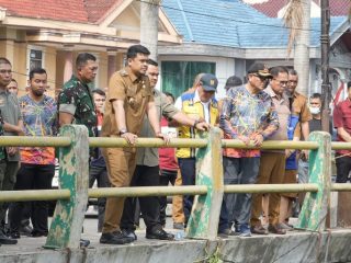 Pemko dan Kodim 0201/Medan Kolaborasi Bersihkan dan Tata Sungai Sikambing