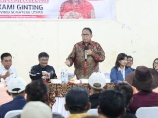 Djarot dan Baskami Ginting Salurkan Bantuan Pertanian ke Batukarang Karo