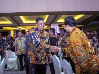 Walikota Medan, Bobby Nasution saat bertemu dengan wajib pajak potensial se-Kota Medan, Jumat malam (11/8/2023)