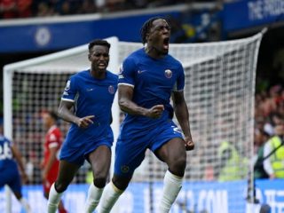 Disasi mereyakan golnya ke gawang Liverpool saat kedua tim bertemu di Stamford Bridge dalam lanjutan Liga Inggris, Minggu (13/8/2023). Kedua tim bermain imbang 1-1. Foto:reuters