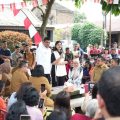 Walikota Medan, Bobby Nasution bersama Ketua TP PKK Kota Medan, Kahiyang Ayu saat melakukan sapa lingkungan di Kecamatan Medan Tuntungan, Selasa (15/8/2023)