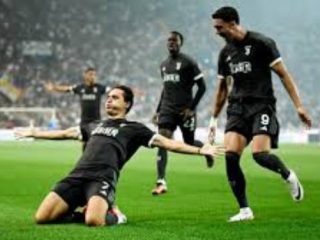 Penyerang Juventus, F Chiesa merayakan golnya ke gawang Udinese di Stadion Dacia Arena Senin (21/8/2023). Dalam laga tersebut Juventus menang 3-0. Foto:google