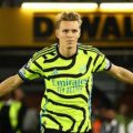 Kapten Kesebelasan Arsenal, Odegaard melakukan selebrasi usai menceka gol dari titik pinalti ke gawang Crystal Palace dalam lanjutan Liga Inggris di Selhurst Park Stadium, Selasa (22/8/2023). Arsenal menang 1-0 dalam laga tersebut. Foto:Reuters