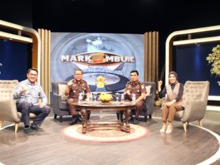 Jadi narasumber dalam acara Markombur di Lembaga Penyiaran Publik (LPP) TVRI Sumut, Kajati Sumut Idianto,SH,MH yang diwakili Koordinator Bidang Intelijen Nanang Dwi Priharyadi, SH, MH dan Kasi Penkum Yos A Tarigan, SH, MH mengusung topik tentang "Jaksa Peduli Disabilitas' dan dipandu host Nur Hasanah dan Putra Andica Siagian yang disiarkan secara live, Rabu (23/8/2023).