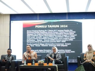 Tahun politik menjadi tantangan bagi masyarakat untuk mampu menyerap informasi yang berkualitas. Pasalnya, hoaks atau informasi palsu masih menjadi ancaman yang mungkin menyergap ruang publik dan ruang digital masyarakat.