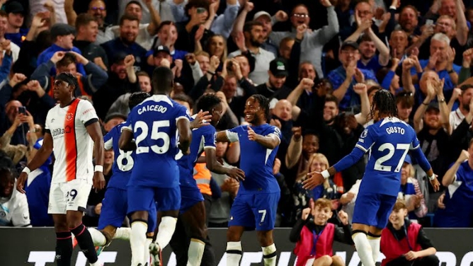 Pemain Chelsea merayakan gol ke gawang Luton. Dalam laga tersebut Chelsea menang 3-0. Foto:Reuters