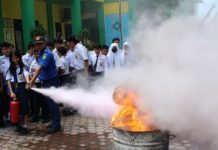 Dinas Damkarmat Kota Medan melakukan sosialisasi dan edukasi pencegahan dan penanggulangan kebakaran di Sekolah Menengah Pertama (SMP) Negeri 7 Kota Medan, kemarin.