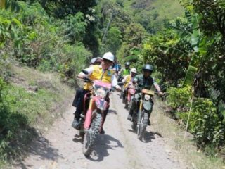 Pemerintah Kabupaten Simalungun, Sumatera Utara, memperbaiki ruas jalan lintas objek wisata Danau Toba penghubung Simpang Salbe Tigaras Kecamatan Dolok Pardamean menuju Purba Pasir Kecamatan Haranggaol Horison.