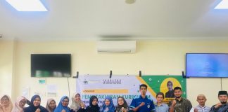Dekan Fakultas Ilmu Tarbiyah dan Keguruan (FITK) UIN Sumatera Utara Medan, Prof. Dr. Tien Rafida, M.Hum, dan jajaran berfoto bersama dalam Workshop Pemutakhiran Kurikulum Magister TBI, kemarin.(kaldera/HO)