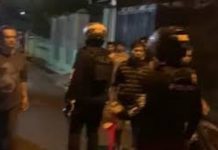 Polrestabes Medan menangkap 7 remaja yang tergabung dalam geng motor di Jalan Karya Dame, Kota Medan. Para remaja itu diamankan saat hendak tawuran dan membawa senjata tajam.