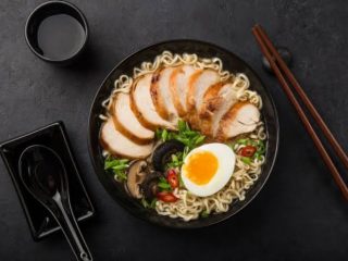Ramen adalah masakan mie khas Jepang yang terdiri dari mie, kuah, dan berbagai macam topping.