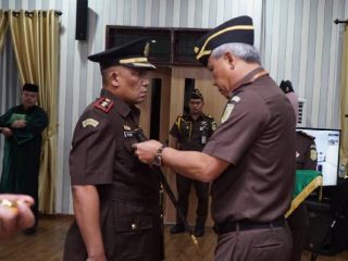 Kepala Kejaksaan Tinggi (Kajati) Sumatera Utara Idianto mengingatkan kepada tiga kepala kejaksaan negeri (kajari) yang baru agar memastikan perhelatan pemilihan umum 2024 berjalan dengan lancar di wilayah masing-masing.