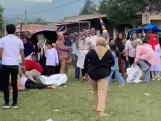 Ibu di Jambi Meninggal Dunia Usai Ikut Lomba Balap Karung, Sempat Tertawa Lalu Pingsan Momen perayaan kemerdekaan RI yang harusnya menjadi momen kegembiraan, kini berubah menjadi berita duka cita.