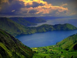 Sumatera Utara adalah salah satu daerah di Indonesia yang berpotensi menjadi destinasi wisata favorit. Ada banyak tempat wisata di Sumatera Utara yang bisa kalian kunjungi.