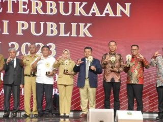 Pemkab Tapsel Raih Penghargaan Anugerah Keterbukaan Informasi Publik Tahun 2023