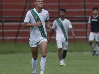 Skuad PSMS sedang melakukan latihan di Stadion Teladan