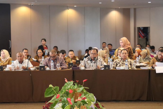 Ketua DPRD Sumatera Utara, Baskami Ginting membuka Rapat Kerja DPRD Sumut, dalam rangka laporan kinerja DPRD 2023 dan rencana kerja DPRD Sumut 2024, Senin (4/9/2023).