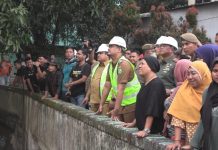 Walikota Medan, Bobby Nasution saat meninjau parit emas di Jalan Sampali