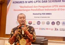 Dekan Fakultas Ekonomi Universitas Negeri Medan (FE Unimed) Prof. Indra Maipita menjadi pembicara di hadapan peserta kongres IV APE-LPTK dan seminar nasional di Hotel Patra Jasa Semarang, Kamis (7/09/2023)