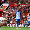 Pemain MU melepaskan tembakan ke arah gawang Brighton ketika kedua tim bertemu di Stadion Old Trafford dalam lanjutan Liga Inggris, Sabtu (16/9/2023). Dalam laga itu MU kalah 1-3 . Foto :reuters