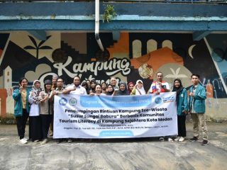 Tim Dosen Unimed bersama warga Kampung Sejahtera