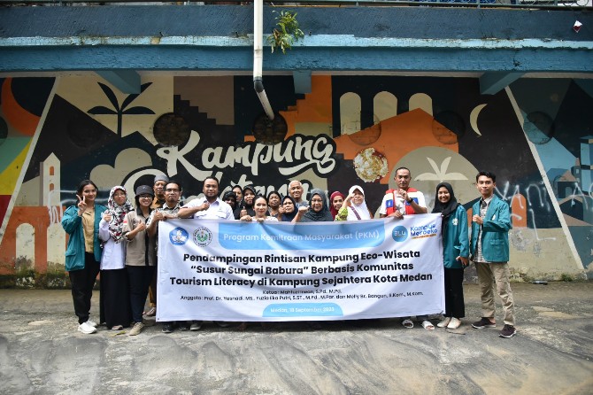 Tim Dosen Unimed bersama warga Kampung Sejahtera