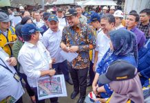 Walikota Medan, Bobby Nasution saat meninjau kawasan Belawan Bahari bersama perwakilan beberapa kementrian, kemarin