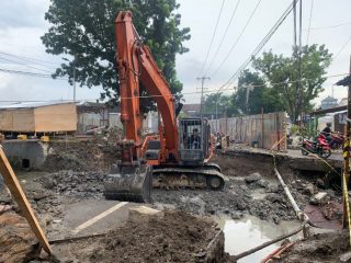 Pengerjaan jembatan di Jalan M Yamin, Medan