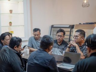 Ketua Demokrat Sumut, Lokot Nasution saat berdiskusi dengan jurnalis, Jumat (29/9/2023)