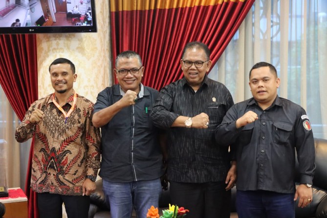 Teks Foto: Ketua DPRD Sumut Baskami Ginting saat menerima audiensi Komisioner Bawaslu Sumut, beberapa waktu lalu.
