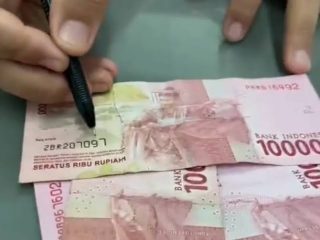 Viral di media sosial soal beredarnya uang mutilasi. Dalam video tersebut, menunjukkan beberapa lembar uang rupiah pecahan Rp 100.000 dengan nomor seri berbeda di kedua sisi.