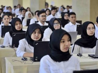Pendaftaran Calon Pegawai Negeri Sipil atau CPNS 2023 akan dibuka 17 September 2023. Pemerintah melalui Kementerian Pendayagunaan Aparatur Negara dan Reformasi Birokrasi (KemenPAN-RB) menetapkan sebanyak 572.496 formasi Aparatur Sipil Negara (ASN) yang disediakan pada 2023.