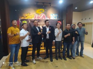 Kadis Pariwisata dan Ekonomi Kreatif Kota Medan, Yudha P Setiawan bersama Pengurus PAPPRI Kota Medan serta wartawan usai konfrensi pers terkait AMM