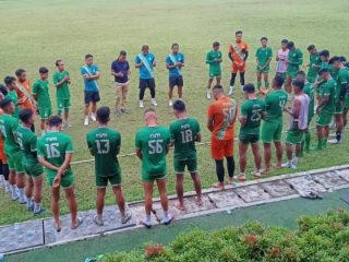 Para pemain dan pelatih PSMS Medan usai melakukan latihan di Stadion Mini Dispora Sumut, Rabu (5/10/2023)6