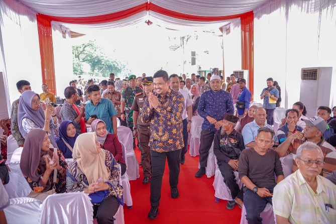 Walikota Medan, Bobby Nasution saat menghadiri peletakan batu pertama pembangunan overpass di Jalan Stasiun, Medan, Kamis (5/10/2023)
