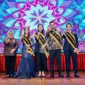 Walikota Medan, Bobby Nasution didampingi Ketua TP PKK Kota Medan, Kahiyang Ayu berfoto bersama dengan Duta Genre Kota Medan