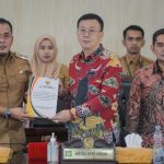 Wakil Walikota Medan, Aulia Rachman bersama pimpinan DPRD Medan
