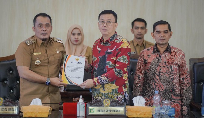 Wakil Walikota Medan, Aulia Rachman bersama pimpinan DPRD Medan