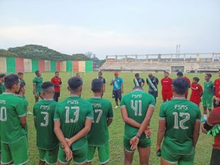 Pemain PSMS saat melakukan latihan di Stadion Mini Disporasu