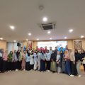 Muhammad Irfan, M.Hum dan Aulia Kamal, MA, dua mediator yang mengikuti “Fellowship Pelatihan Mediasi Bagi Aktor Lintas Agama dan Masyarakat Sipil Sumatera utara” yang diselenggarakan oleh Persekutuan Gereja-Gereja di Indonesia (PGI) dan Pusat Studi Agama & Demokrasi (PUSAD) Universitas Paramadina pada 18-22 September 2023 melalukan sosialisasi media konflik pada mahasiswa Program Studi (Prodi) Sosiologi Agama Fakultas Ilmu Sosial, UIN Sumatera Utara.