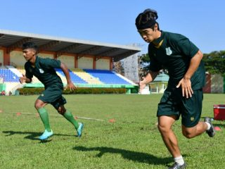 Kim Jin Sung saat melakukan latihan dengan PSMS Medan