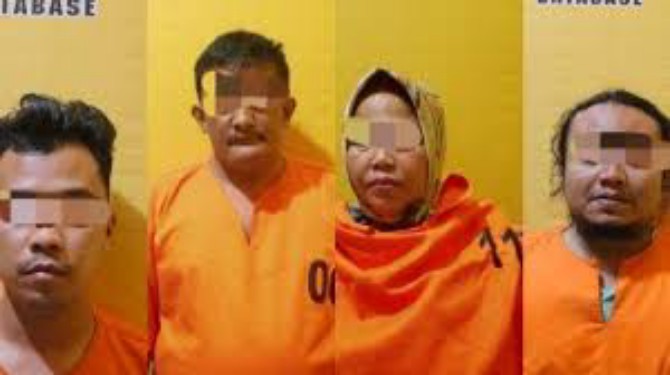 Empat debt collector di Rokan Hilir, Riau ditangkap karena nekat menculik dan menyekap ibu rumah tangga bernama Maya (35) gegara utang suaminya. Berikut tampang empat pelaku.