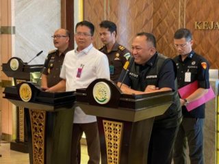 Kejaksaan Agung (Kejagung) menemukan dugaan tindak pidana korupsi terkait proyek pembangunan jalur kereta api (KA) yang menghubungkan Sumatera Utara (Sumut) dengan Aceh. Proyek jalur KA itu senilai Rp 1,3 triliun.