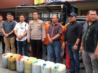 Direktorat Reserse Kriminal Polda Sumatera Utara bekerja sama dengan Polres Tapanuli Utara (Taput) meringkus lima pelaku penyelewengan bahan bakar minyak (BBM) bersubsidi jenis bio solar di Kabupaten Taput