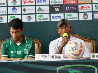 Pelatih PSMS Medan, Mftahudin Mukson dan Pemain PSMS Medan, Kurniawan Karman