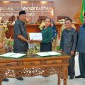 Plt Bupati Langkat, Syah Afandin menyampaikan Ranperda APBD Langkat TA 2024 kepada Anggota DPRD Langkat melalui sidang paripurna di Gedung DPRD Langkat, kemarin.