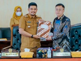 Walikota Medan, Bobby Nasution bersama Ketua DPRD Medan, Hasyim