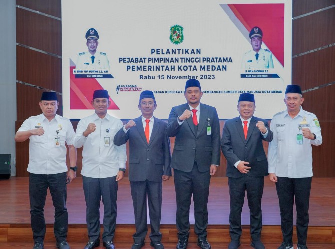 Walikota Medan, Bobby Nasution bersama pejabat eselon II Pemko Medan